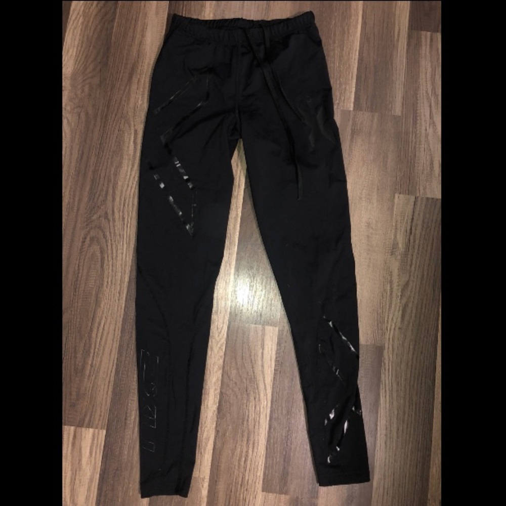 2XU workout pants